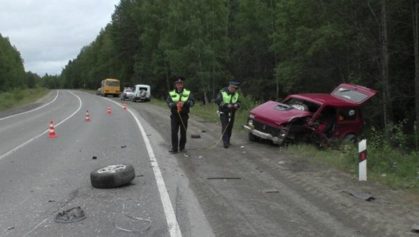 В Свердловской области при аварии лоб в лоб пострадало три человека
