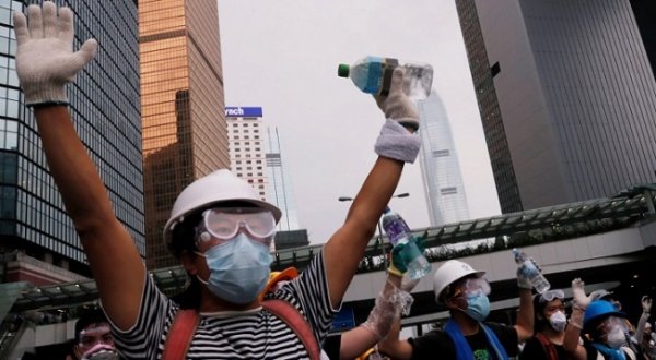 В Гонконге снова массовые манифестации — разгромлен полицейский участок - «Новости Дня»