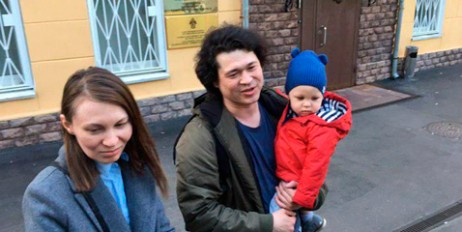 Московская прокуратура требует отобрать ребенка у родителей, участвовавших в акции протеста - «Культура»