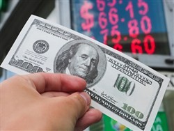 Новые американские санкции поднимут доллар до 70 рублей - «Здоровье»