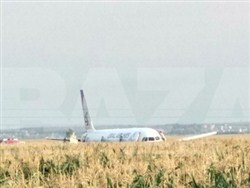 Пассажирский самолет совершил жесткую посадку в поле в Подмосковье - «Новости дня»