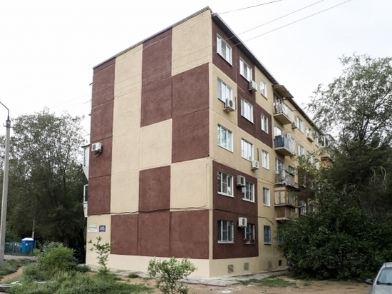 После капитального ремонта в Волжском появился дом-тетрис