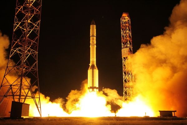 Ракета «Протон-М» с военным спутником отправилась в космос - «Новости Дня»