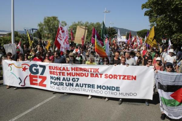 Саммит G7 во Франции антиглобалисты встретили столкновениями с полицией - «Новости Дня»