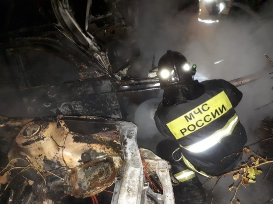 Три машины сгорели на Северном в Калуге