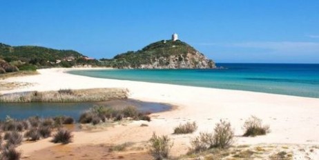 Туристи вкрали пісок із Сардинії. Тепер їм загрожує до шести років тюрми - «Культура»