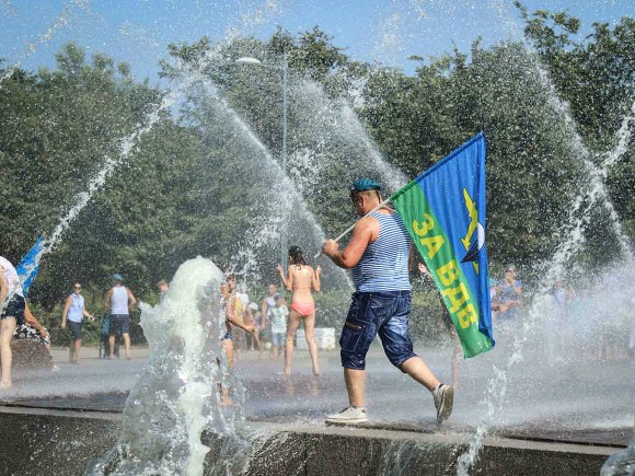 В День ВДВ петербургский «Водоканал» выставит «стражу» рядом с фонтанами - «Спорт»