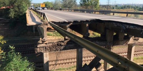 В Харькове обрушился автомобильный мост (видео) - «Происшествия»