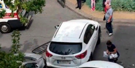 В Киеве автоледи на внедорожнике задним ходом сбила женщину и ребенка (видео) - «Спорт»