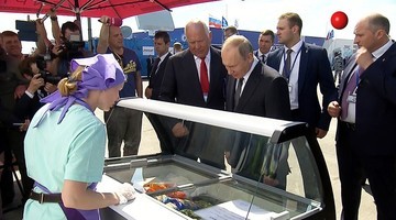 В Кремле рассказали, почему Путин покупал мороженое у одной и той же продавщицы - «Авто новости»