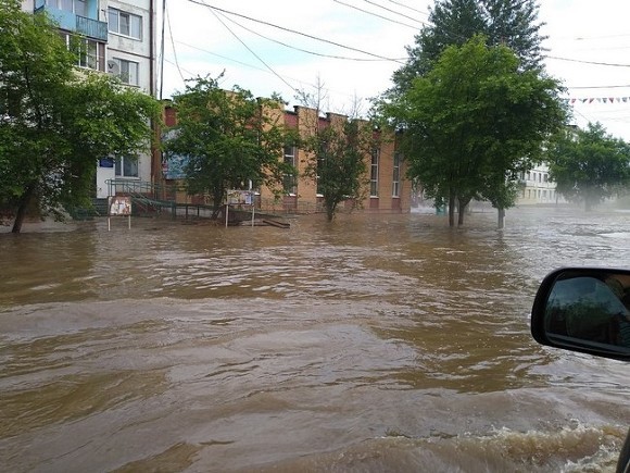 В пострадавшем от наводнения иркутском Тулуне прошел митинг протеста - «Происшествия»