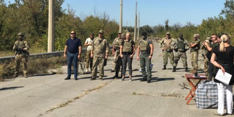 Боевики передали украинской стороне 54 человека, находившихся в тюрьмах ОРЛО - «Экономика»