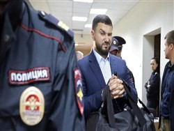 Бывший офицер ФСБ приговорен к четырем годам колонии за пытки - «Политика»
