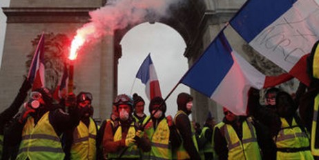 Французская полиция арестовала 106 человек во время акции "желтых жилетов" - «Происшествия»