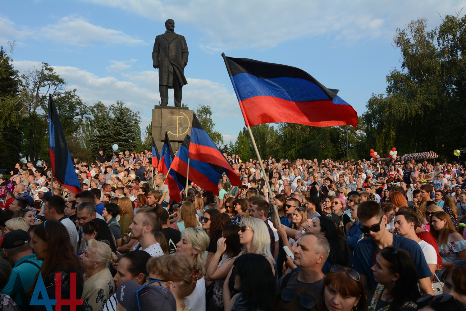 Новости города сегодня. Город Макеевка ДНР. Донецкая народная Республика город Макеевка. Центр города Макеевка ДНР. Площадь Ленина Макеевка.