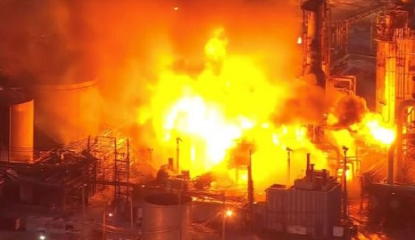 Беспилотники хуситов атаковали саудовский нефтеперерабатывающий завод - «Новости Дня»