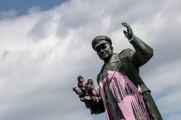 Чех подал в суд на пражского мэра за осквернение советского памятника - «Экономика»