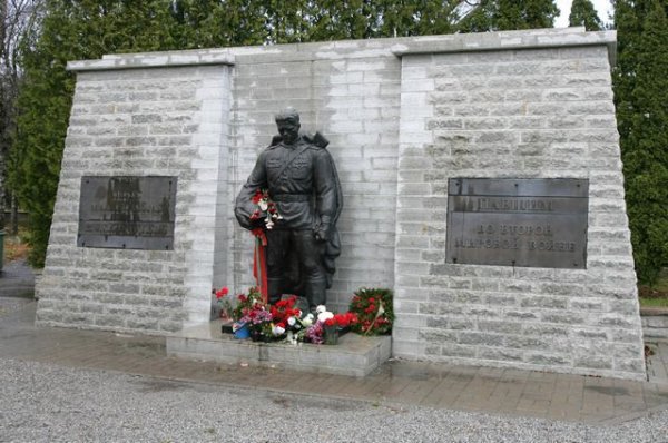 Дипломаты РФ отметили 75-ю годовщину освобождения Таллина от фашистов | История | Общество - «Политика»