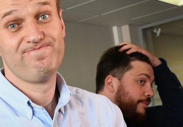 Навальный отмывал деньги ещё до «УГ»: в штабах блогера идут обыски - «Новости дня»