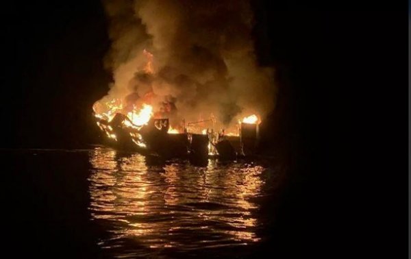 Найдены четыре тела после пожара на судне у берегов США