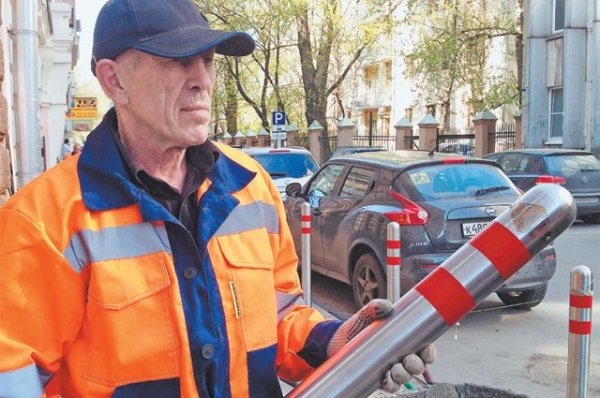 Нужны ли антипарковочные столбики возле подъездов? Мнение жителей Щукина | Щукино | Мой район - «Политика»