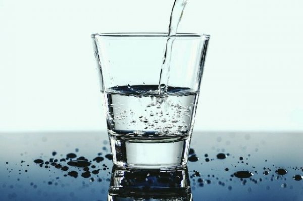 Опрос: почти половина россиян пьют воду из-под крана | Общество - «Происшествия»