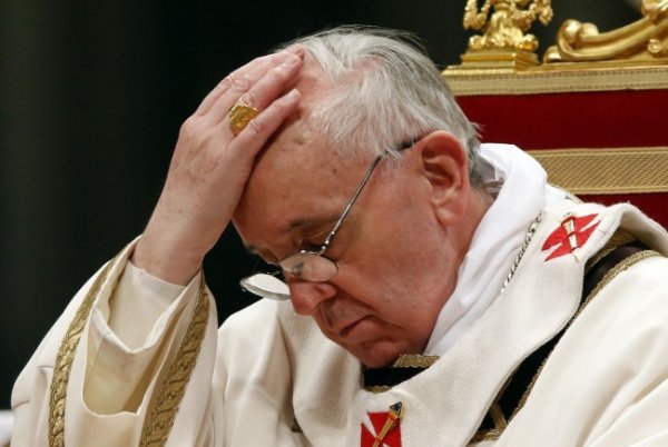 Папа Римский опоздал к воскресной проповеди, застряв в лифте - «Новости Дня»