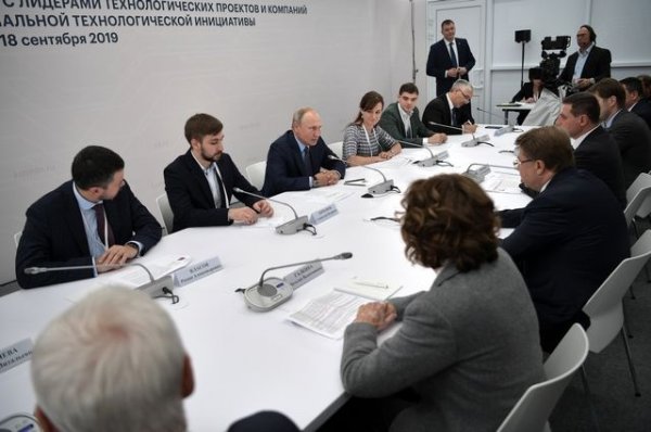 Путин поручил решить вопрос сертифицирования оборудования и технологий | Экономика | Деньги - «Политика»