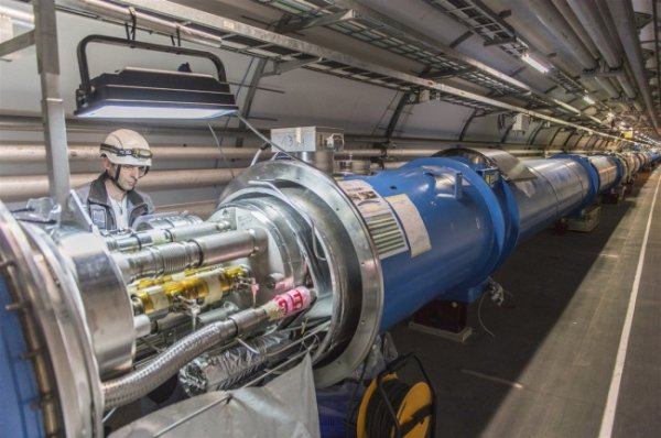 Российский проект электрон-позитронного коллайдера получит грант € 2 млн - «Новости Дня»