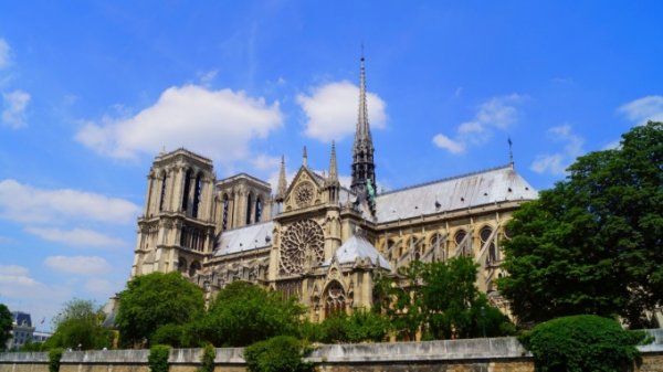 Скульптор из Югры будет восстанавливать собор Парижской Богоматери
