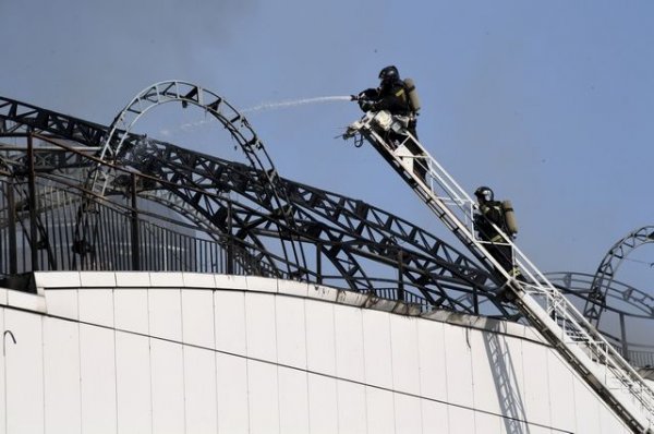 Спасатели полностью потушили пожар в ТЦ «Максим» во Владивостоке | Происшествия - «Происшествия»