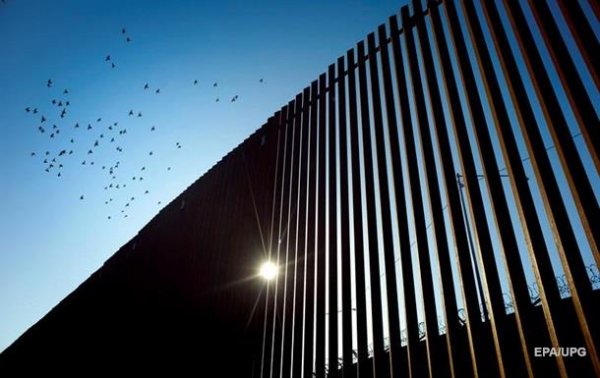 Трамп: Скалолазы не смогли перелезть стену на границе с Мексикой