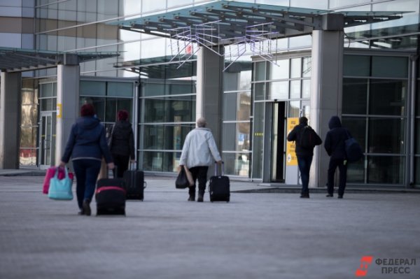 В аэропорту Челябинска курганцев сняли с рейса за пьяный дебош