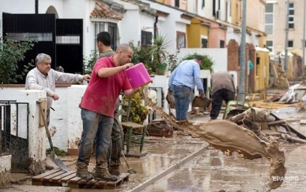 В Испании пять человек погибли в результате наводнения