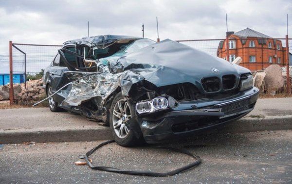 В Киеве автомобиль BMW влетел в маршрутку - (видео)