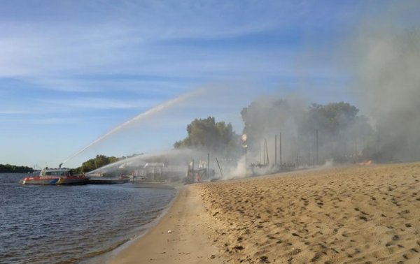 В киевском Гидропарке сгорел пляжный комплекс - (видео)