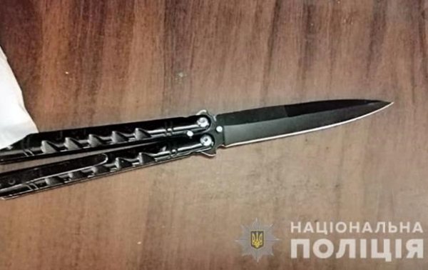 В метро Киева пассажир обезвредил хулигана с ножом