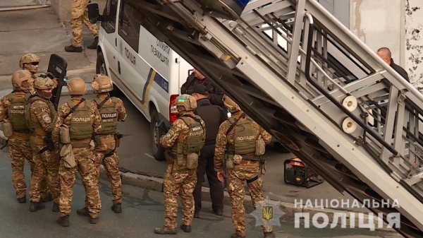В нацполиции показали видео задержания снайпера, который угрожал взорвать мост в Киеве - «Новости дня»