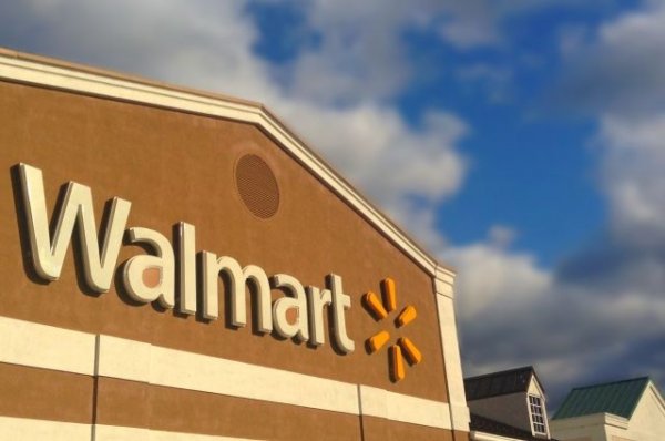 Walmart сократит продажу оружия после массовой стрельбы в Техасе | Общество - «Политика»