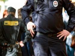 Московский полицейский открыл огонь по коллегам из-за взятки в две тысячи рублей - «Политика»