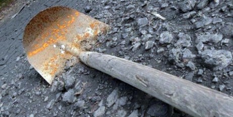 На Донбассе подростки избили пенсионера лопатой (видео) - «Мир»
