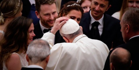Папа Римский застрял в лифте и опоздал на проповедь - «Экономика»