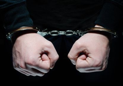 Подозрения в изнасиловании: На Крите арестованы израильтяне - «Технологии»