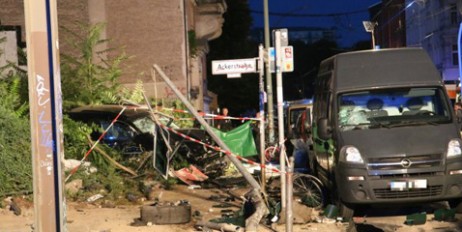 Смертельное ДТП: в Берлине автомобиль сбил на тротуаре 4 пешехода - «Спорт»