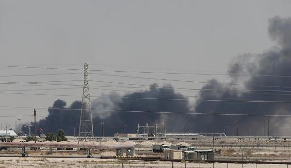 СМИ: Атака йеменских хуситов обрушила саудовскую нефтедобычу вдвое - «Новости Дня»