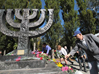 Телеканал 112: на Украине осквернили памятник жертвам Холокоста - «Новости Дня»