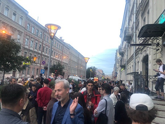 В Петербурге оппозиция, победившая на выборах в центре города, вышла на стихийный митинг - «Новости дня»