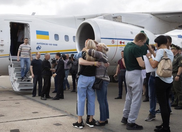 Всем освобожденным по обмену украинцам запретили въезд в Россию - «Новости Дня»