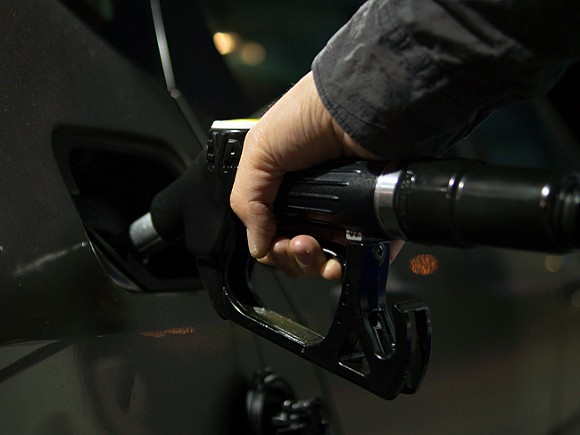 Зафиксирован рост цен на бензин в десятках регионов России - «Общество»
