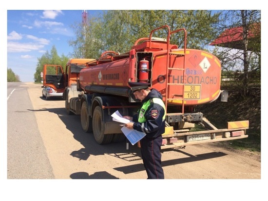 Госавтоинспекция контролирует перевозку опасных грузов в Серпухове